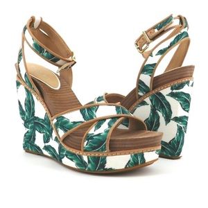 Gianni Bini Lusia Leaf Platform Wedges